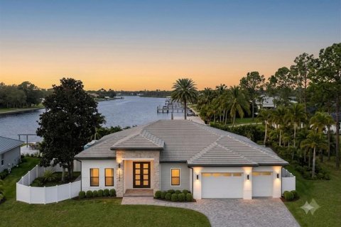 House in Port Charlotte, Florida 4 bedrooms, 213.3 sq.m. № 2290692