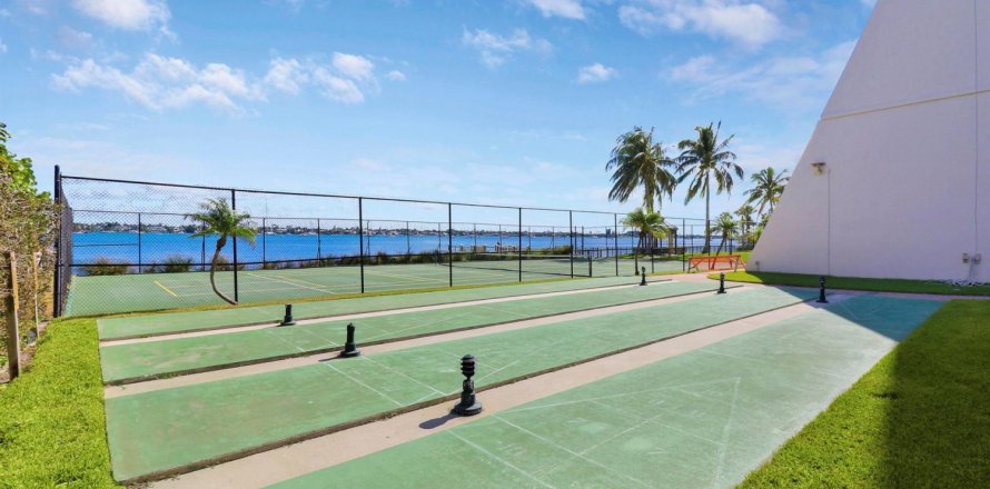 Condominio en West Palm Beach, Florida, 2 dormitorios  № 878624