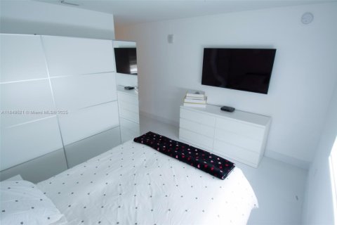 Condo in Doral, Florida, 2 bedrooms  № 1852267 - photo 15