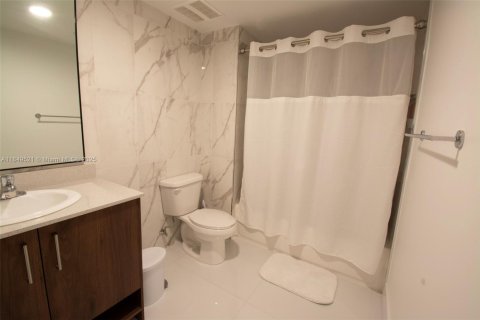 Condo in Doral, Florida, 2 bedrooms  № 1852267 - photo 14