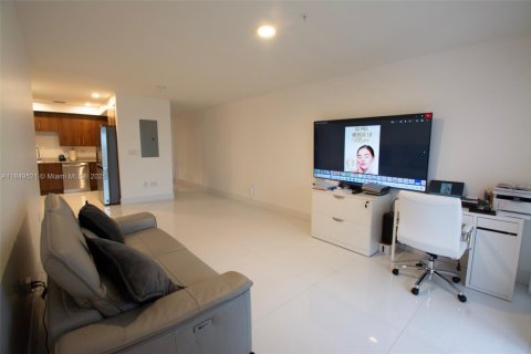 Condo in Doral, Florida, 2 bedrooms  № 1852267 - photo 12