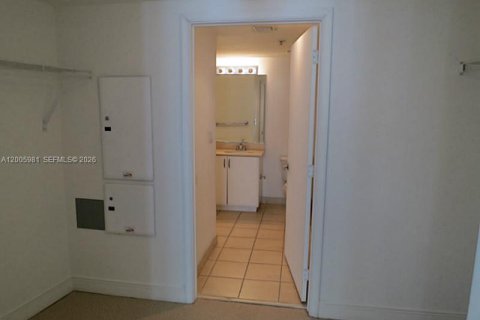 Купить кондоминиум в Майами, Флорида 1 спальня, 76.64м2, № 2145679 - фото 10