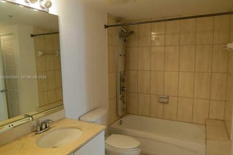 Купить кондоминиум в Майами, Флорида 1 спальня, 76.64м2, № 2145679 - фото 11