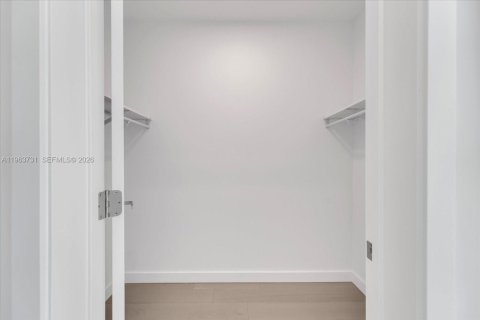 Купить кондоминиум в Бей-Харбор-Айлендс, Флорида 4 спальни, 232.44м2, № 2025364 - фото 26