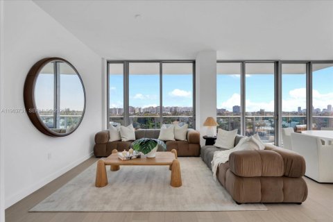 Купить кондоминиум в Бей-Харбор-Айлендс, Флорида 4 спальни, 232.44м2, № 2025364 - фото 2