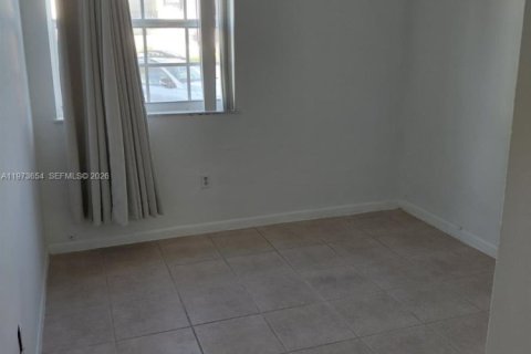 Condominio en alquiler en Miami, Florida, 2 dormitorios, 104.61 m2 № 2051767 - foto 3