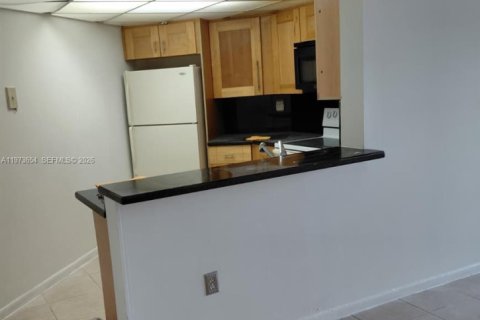 Condominio en alquiler en Miami, Florida, 2 dormitorios, 104.61 m2 № 2051767 - foto 4