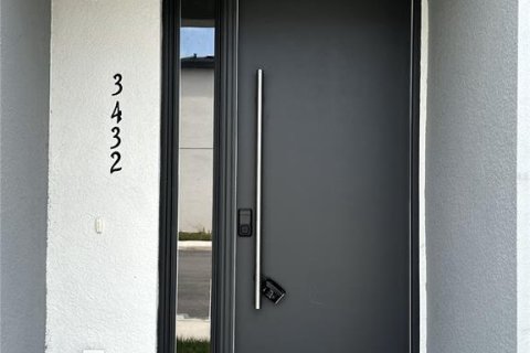 Adosado en venta en Kissimmee, Florida, 3 dormitorios, 126.81 m2 № 1772105 - foto 2
