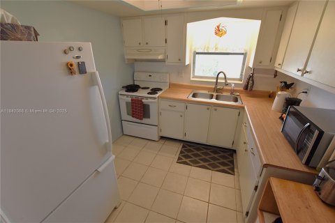 House in West Palm Beach, Florida 2 bedrooms, 77.02 sq.m. № 1834374 - photo 6