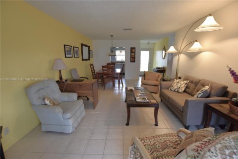House in West Palm Beach, Florida 2 bedrooms, 77.02 sq.m. № 1834374 - photo 4