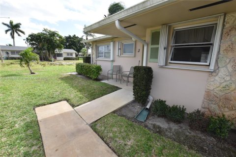 House in West Palm Beach, Florida 2 bedrooms, 77.02 sq.m. № 1834374 - photo 2