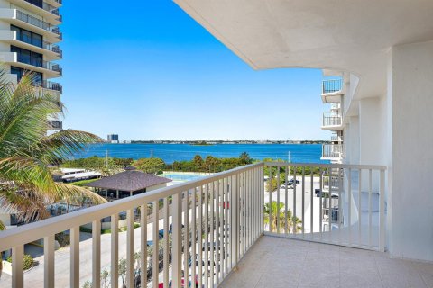 Condominio en venta en Riviera Beach, Florida, 2 dormitorios, 123.56 m2 № 2088249 - foto 9