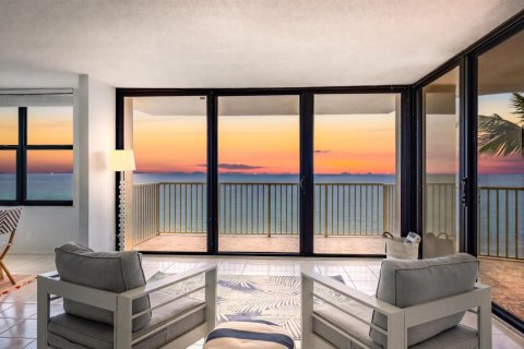 Condominio en venta en Riviera Beach, Florida, 2 dormitorios, 123.56 m2 № 2088249 - foto 3
