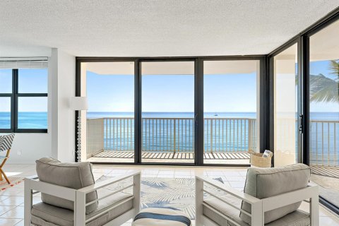 Condominio en venta en Riviera Beach, Florida, 2 dormitorios, 123.56 m2 № 2088249 - foto 2