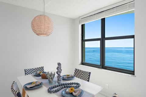 Condominio en venta en Riviera Beach, Florida, 2 dormitorios, 123.56 m2 № 2088249 - foto 11