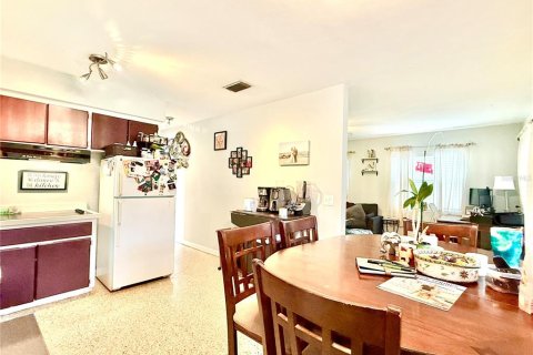 Casa en alquiler en Tarpon Springs, Florida, 2 dormitorios, 80.27 m2 № 1911101 - foto 17