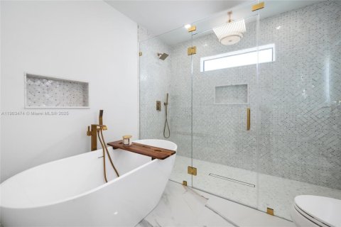Villa ou maison à vendre à Miami, Floride: 4 chambres, 219.06 m2 № 1954596 - photo 19