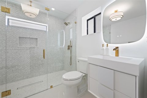 Villa ou maison à vendre à Miami, Floride: 4 chambres, 219.06 m2 № 1954596 - photo 18