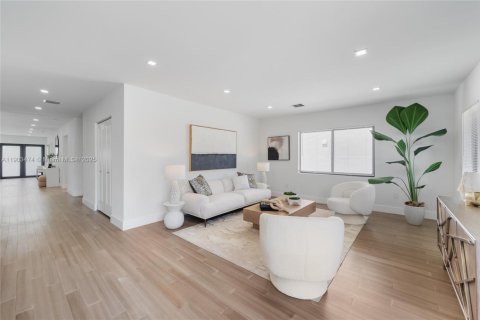 Villa ou maison à vendre à Miami, Floride: 4 chambres, 219.06 m2 № 1954596 - photo 12