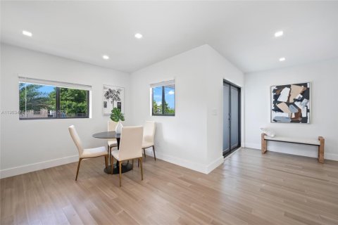 Villa ou maison à vendre à Miami, Floride: 4 chambres, 219.06 m2 № 1954596 - photo 10