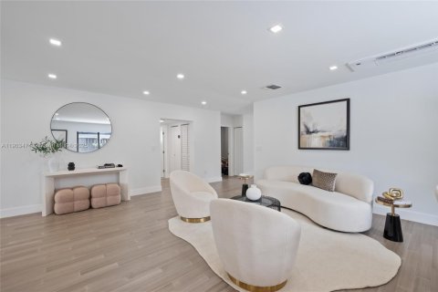 Villa ou maison à vendre à Miami, Floride: 4 chambres, 219.06 m2 № 1954596 - photo 2