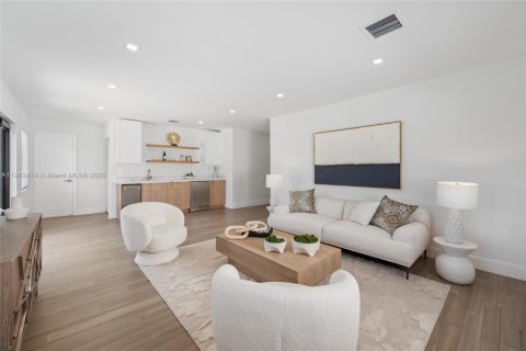 Villa ou maison à vendre à Miami, Floride: 4 chambres, 219.06 m2 № 1954596 - photo 14