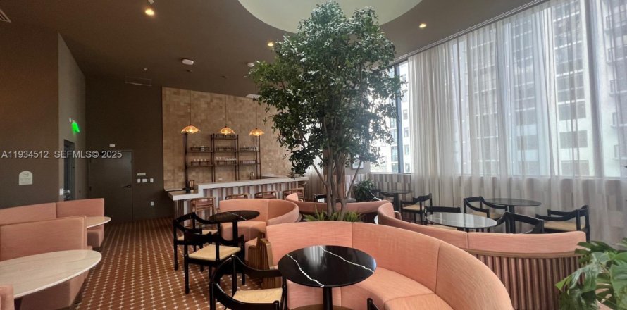 Condominio en Miami, Florida, 2 dormitorios  № 1993646