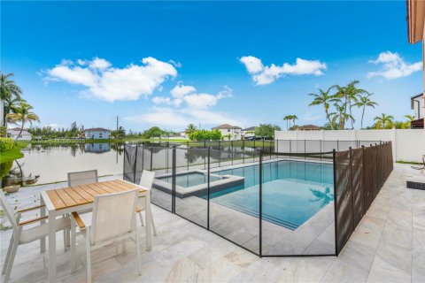 House in Miami, Florida 5 bedrooms, 256.87 sq.m. № 1755899 - photo 27