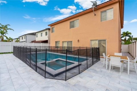 House in Miami, Florida 5 bedrooms, 256.87 sq.m. № 1755899 - photo 28