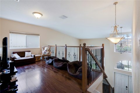 House in Miami, Florida 5 bedrooms, 256.87 sq.m. № 1755899 - photo 17
