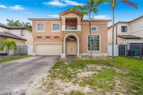 House in Miami, Florida 5 bedrooms, 256.87 sq.m. № 1755899 - photo 2