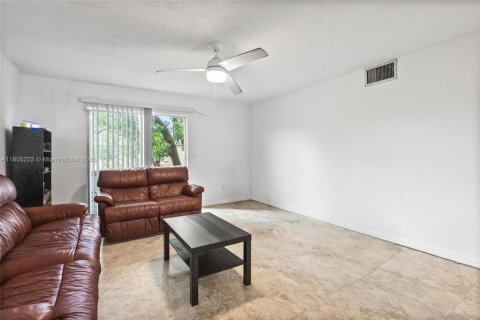 Copropriété à vendre à Coral Springs, Floride: 2 chambres, 95.69 m2 № 1864754 - photo 16