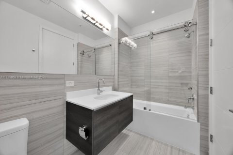 Condo in Coral Gables, Florida, 1 bedroom  № 1811648 - photo 14