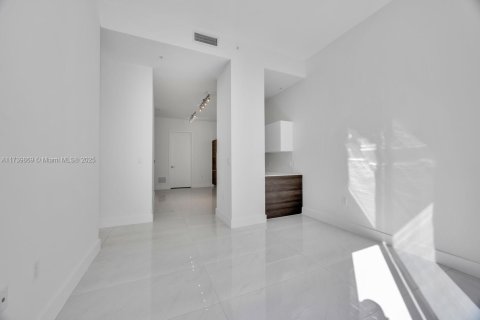 Condo in Coral Gables, Florida, 1 bedroom  № 1811648 - photo 10
