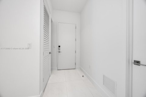 Condo in Coral Gables, Florida, 1 bedroom  № 1811648 - photo 7
