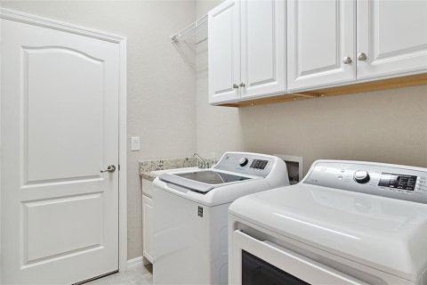 House in Lakewood Ranch, Florida 3 bedrooms, 228.08 sq.m. № 2213215 - photo 15