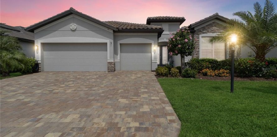 House in Lakewood Ranch, Florida 3 bedrooms, 228.08 sq.m. № 2213215