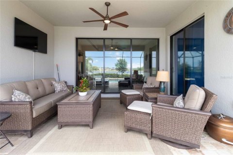 House in Lakewood Ranch, Florida 3 bedrooms, 228.08 sq.m. № 2213215 - photo 17