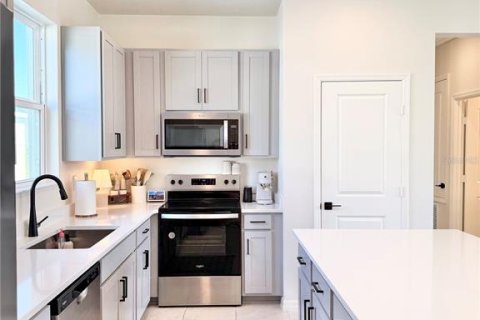 House in Auburndale, Florida 3 bedrooms, 139.91 sq.m. № 2221522 - photo 8
