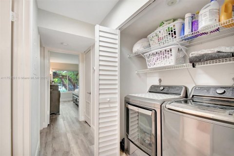 Condominio en venta en Oakland Park, Florida, 2 dormitorios, 116.69 m2 № 1500430 - foto 19