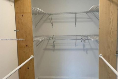 Купить кондоминиум в Лодерхилл, Флорида 2 спальни, 104.05м2, № 2039743 - фото 15