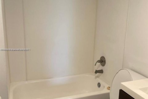 Купить кондоминиум в Лодерхилл, Флорида 2 спальни, 104.05м2, № 2039743 - фото 14