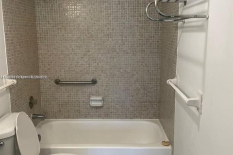 Купить кондоминиум в Лодерхилл, Флорида 2 спальни, 104.05м2, № 2039743 - фото 12