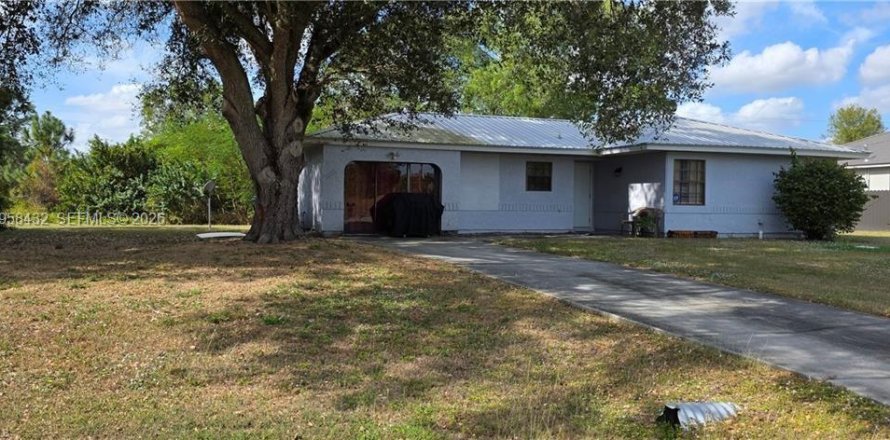 House in LaBelle, Florida 3 bedrooms № 2020774