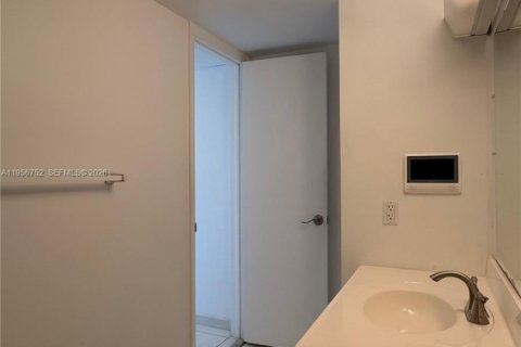 Condominio en venta en Miami, Florida, 1 dormitorio, 60.39 m2 № 2025017 - foto 23