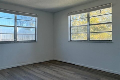 Condominio en venta en Miami, Florida, 1 dormitorio, 60.39 m2 № 2025017 - foto 14