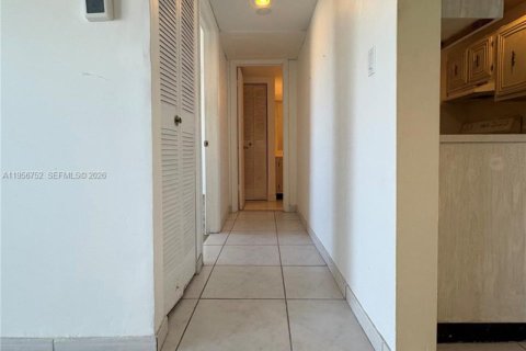 Condominio en venta en Miami, Florida, 1 dormitorio, 60.39 m2 № 2025017 - foto 12