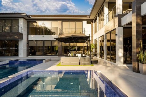 Villa ou maison à vendre à Miami, Floride: 8 chambres, 624.02 m2 № 1937144 - photo 23