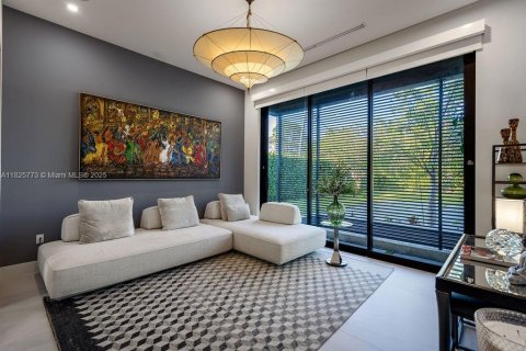 Villa ou maison à vendre à Miami, Floride: 8 chambres, 624.02 m2 № 1937144 - photo 17