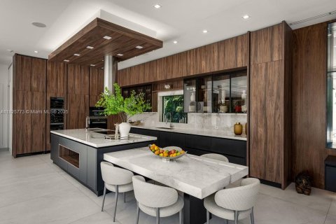 Villa ou maison à vendre à Miami, Floride: 8 chambres, 624.02 m2 № 1937144 - photo 8